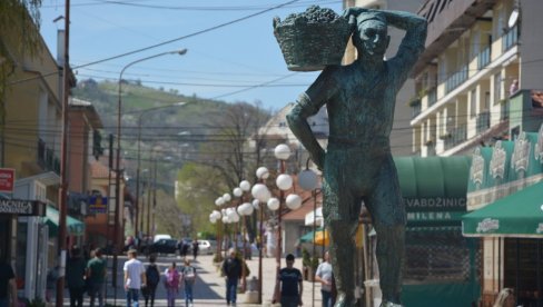 NESVAKIDAŠNJI POKUŠAJ PLJAČKE BANKE: Uleteo je maskiran u poslovnicu u Aleksandrovcu, usledio je obrt