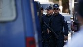 СА ДУГИМ ЦЕВИМА ИЗАШЛИ НА УЛИЦЕ ДА РЕГУЛИШУ САОБРАЋАЈ: Куртијева полиција не престаје са малтретирањем грађана