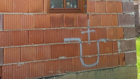 УСТАШКИ СИМБОЛИ ОСВАНУЛИ У СЕЛУ У ХРВАТСКОЈ: Узнемирено претежно српско становништво села Бобота УСТАШКИ СИМБОЛИ ОСВАНУЛИ У СЕЛУ У ХРВАТСКОЈ: Узнемирено претежно српско становништво села Бобота
