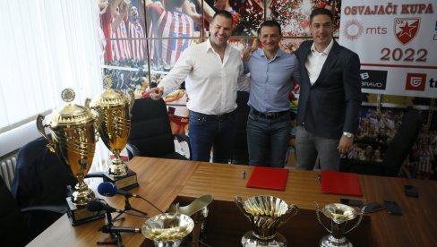 VREME RADI ZA DEVOJKE: Trofejni trener Ratko Pavličević smtra da su mlade odbojkašice Žečezničara zasluženo osvojile titulu šampiona VREME RADI ZA DEVOJKE: Trofejni trener Ratko Pavličević smtra da su mlade odbojkašice Žečezničara zasluženo osvojile titulu šampiona