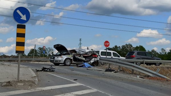 УХАПШЕН ВОЗАЧ КАМИОНА ЗБОГ НЕСРЕЋЕ КОД БОРА: Осумњичен да је изазвао тежак удес у којем су погинули отац и дете