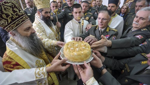 СВЕЧАНО У ГЕНЕРАЛШТАБУ ВОЈСКЕ СРБИЈЕ: Свету архијерејску литургију служили патријарх Порфирије и епископ Арсеније (ФОТО)