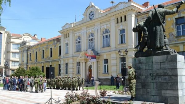 СЛОБОДА, ПОНОС И ЈУНАШТВО КЉУЧНЕ РЕЧИ СРПСКОГ НАРОДА: И у Прокупљу уз највеће почасти обележен Дан победе над фашизмом (ФОТО)