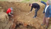 KOPAO MASLINJAK PA PRONAŠAO ANTIKVITET: Kod Ulcinja otkriveni ostaci pećnice korišćene pre nekoliko stoleća (FOTO)