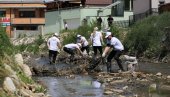 OČISTILI JOŠANIČKI KEJ I TRNAVICU U NOVOM PAZARU: Novosadsko udruženje Čepom do osmeha realizovalo prvu od osam akcija čišćenja