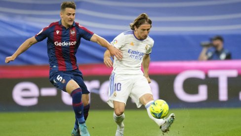 HRVATSKA GLEDA I ČUPA KOSU! Luka Modrić pljačkom dobio Zlatnu loptu!