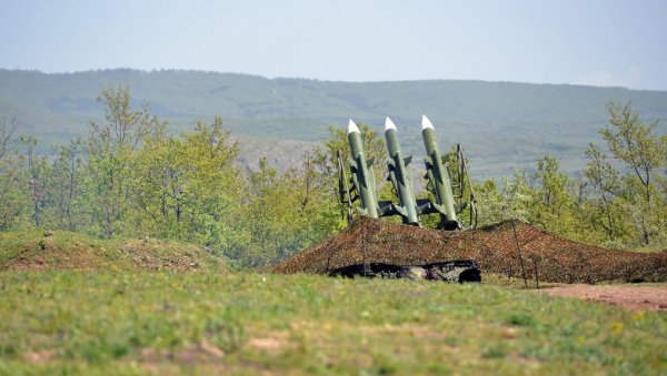 ЧЕШКИ ПРЕДСЕДНИК: Послали смо 100 тенкова и БВП, два система Куб, а размотрићемо и могућност да предамо Кијеву авионе Л-159