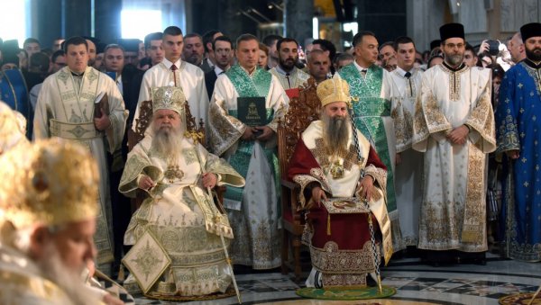 ВЕЛИКИ ДАН И БОЖЈЕ ЧУДО Храм Светог Саве пун верника на литургији помирења са македонском црквом (ФОТО)