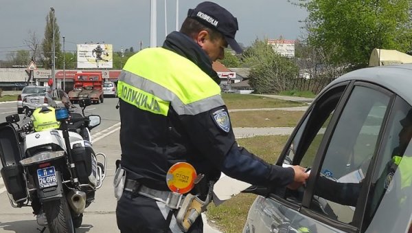 МУП УПОЗОРАВА: Против сваке објаве која пропагира неодговорну вожњу на друштвеним мрежама биће предузете мере (ФОТО)