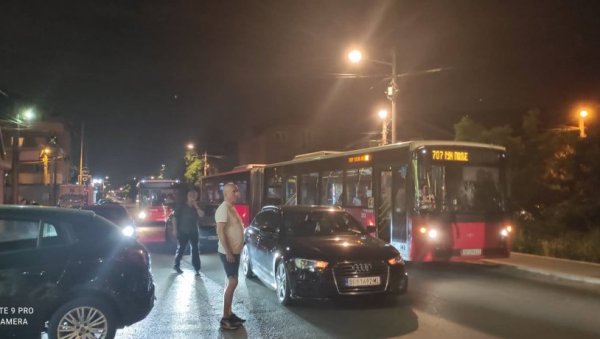 ТУЖИЛАШТВО ПОКРЕНУЛО ПОСТУПАК ЗБОГ НАПАДА НА НОВИНАРКУ НОВОСТИ: Насилница ошамарила и чупала Маријану Кутлачу (ФОТО/ВИДЕО)