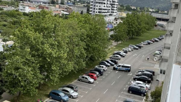 ВИШЕЧАСОВНА ДРАМА У БАРУ: Полиција блокирала део улице због кофера (ФОТО)