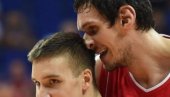 MAGIJA DERBIJA U JEDNOJ FOTOGRAFIJI: Bogdan Bogdanović i Boban Marjanović na nesvakidašnji način ispratili dešavanja iz Pionira (FOTO)