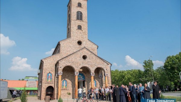 СЛАВА ХРАМА У НАСЕЉУ БАГЉАШ: Свечана литургија поводом Спасовдана (ФОТО)