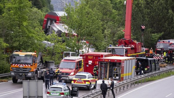 (ФОТО) ТЕШКА НЕСРЕЋА У НЕМАЧКОЈ: Воз излетео из шина, има мртвих и повређених