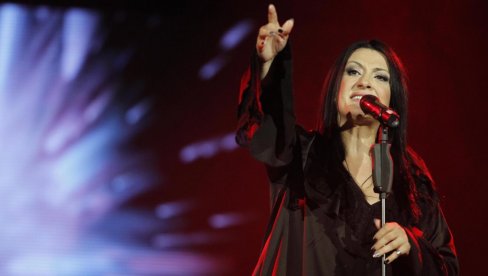 ТРАГЕДИЈА ПРЕД САМ ПОЧЕТАК: Умрла жена којој је позлило на концерту Калиопи ТРАГЕДИЈА ПРЕД САМ ПОЧЕТАК: Умрла жена којој је позлило на концерту Калиопи