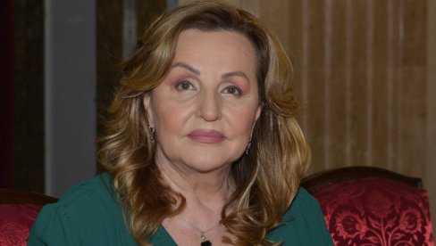 УНУКА АНЕ БЕКУТЕ УЖИВА У ЉУБАВИ СА ЗГОДНИМ ДЕЧКОМ: Појавиле се заједничке фографије са мора, овако се понашају на плажи УНУКА АНЕ БЕКУТЕ УЖИВА У ЉУБАВИ СА ЗГОДНИМ ДЕЧКОМ: Појавиле се заједничке фографије са мора, овако се понашају на плажи