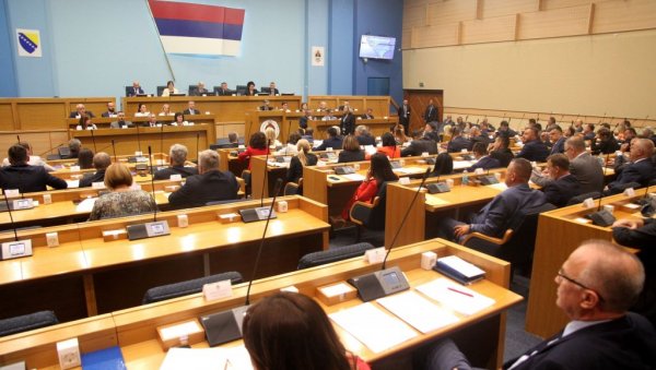 ИМУНИТЕТ И ЗА ДОДИКА?Пред посланицима РС документ који ће штитити званичнике од кривичног гоњења ИМУНИТЕТ И ЗА ДОДИКА?Пред посланицима РС документ који ће штитити званичнике од кривичног гоњења