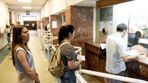 FAKULTETI ĆE DELITI MANJE INDEKSA? Počinje treći upisni rok, na nekim fakultetima mnogo slobodnih mesta FAKULTETI ĆE DELITI MANJE INDEKSA? Počinje treći upisni rok, na nekim fakultetima mnogo slobodnih mesta