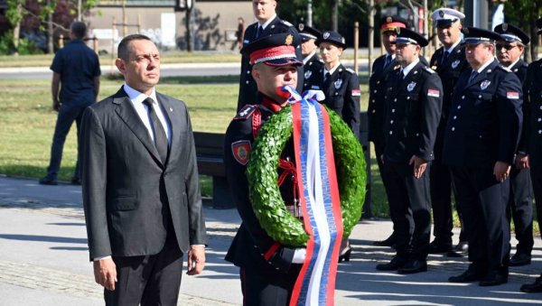 ВУЛИН ПОЛОЖИО ВЕНЦЕ НА ДАН ПОЛИЦИЈЕ: Ово није само празник, ово је дан када се присећамо оних који су се за ову земљу борили