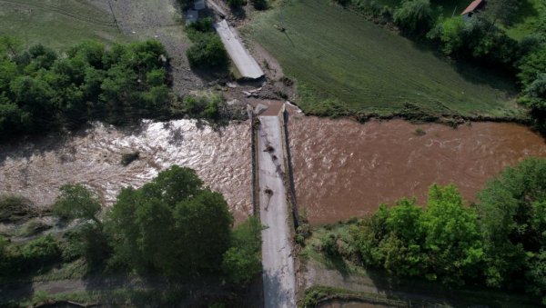 ВАНРЕДНА ОДБРАНА ОД ПОПЛАВА У УЖИЦУ И ЧАЧКУ: Нагли пораст водостаја Ђетиње и Скрапежа, дошло до мањих изливања (ФОТО)