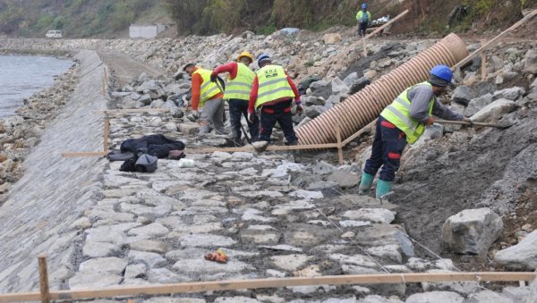 УЗ ПОДРШКУ БРЖЕ  И ЛАКШЕ ДО ПОСЛА: У Краљеву расписани јавни позиви за подстицај запошљавања