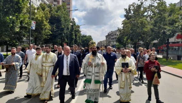 ЛИТИЈА УЛИЦАМА ГРАДА: Лесковац обележава своју славу