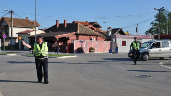 ТРОЈИЦА ЗАДРЖАНА НА ТРЕЖЊЕЊУ: У Јужнобачком округу за дан из саобраћаја искључено 19 возача