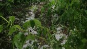 SNAŽNO NEVREME POGODILO IVANJICU: Grad dotukao malinjake, u gradu se izlila kanalizacija SNAŽNO NEVREME POGODILO IVANJICU: Grad dotukao malinjake, u gradu se izlila kanalizacija