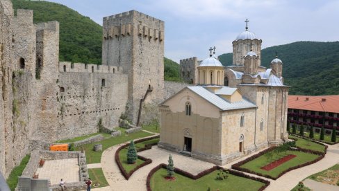 OPET ĆE ODJEKIVATI MANASTIRSKOM PORTOM: Manasija će posle stotinu godina dobiti nova zvona