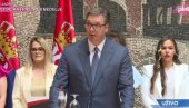 VUČIĆ URUČIO UGOVORE NAJBOLJIM DIPLOMCIMA MEDICINE: Novo povećanje plata do kraja godine (VIDEO)