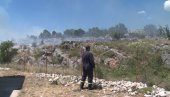 SITUACIJA NA POŽARIŠTU OKO TREBINJA STABILNA: Na padinama Leotara i dalje gori