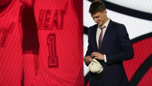 JOVIĆ SJAJAN U PORAZU MAJAMIJA: Bez glavne zvezde prošlogodišnji finalista NBA lige preslab za Minesotu JOVIĆ SJAJAN U PORAZU MAJAMIJA: Bez glavne zvezde prošlogodišnji finalista NBA lige preslab za Minesotu