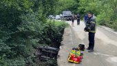 FOTOGRAFIJE STRAŠNE NESREĆE KOD ČAČKA: Poginula četvorica mladića, automobil i dalje ispod mosta (FOTO)