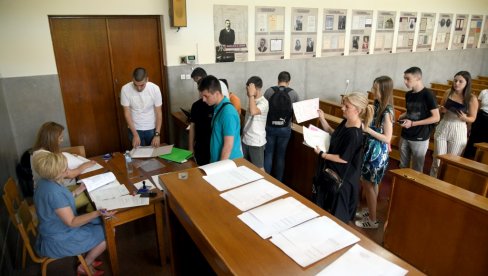 ПОЧИЊЕ ТРКА ЗА ИНДЕКС: Гужва на психологији и стоматологији, пријемни од 26. јуна ПОЧИЊЕ ТРКА ЗА ИНДЕКС: Гужва на психологији и стоматологији, пријемни од 26. јуна