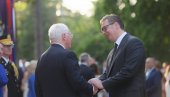 PREDSEDNIK VUČIĆ NA PRIJEMU U AMBASADI SAD-a: U rezidenciji na Dedinju obeležen Dan nezavisnosti (FOTO)