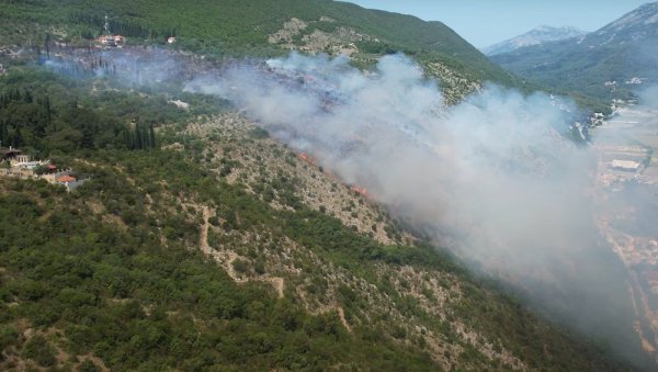 ВЕЛИКИ ПОЖАР НА ЖВИЊАМА НАСПРАМ ХЕРЦЕГ НОВОГ Ветар отежава посао ватрогасцима, комшија и војска Црне Горе нуде помоћ (ФОТО)