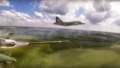 POGLEDAJTE RUSKI SU-25 U BRIŠUĆEM LETU NA FRONTU: Raketama gađaju položaje ukrajinske vojske (VIDEO)