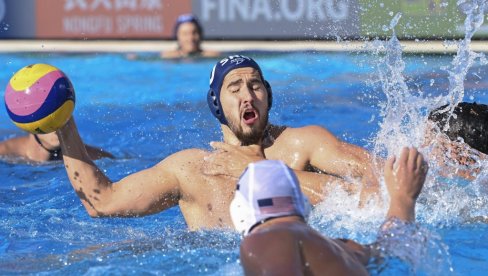 TO MOGU SAMO VELIKE EKIPE: Vaterpolisti srećni što su 0:5 pretvorili u pobedu nad Crnom Gorom na SP u Fukuoki TO MOGU SAMO VELIKE EKIPE: Vaterpolisti srećni što su 0:5 pretvorili u pobedu nad Crnom Gorom na SP u Fukuoki