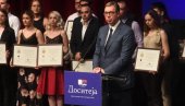 VUČIĆ SE OBRATIO NAJBOLJIM STUDENTIMA: Država mora da računa na vas, vi ste šampioni (FOTO/VIDEO)