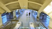 MAJKA VRIŠTI, DETE STOJI BEZ RUKE- Užas u tržnom centru u Rusiji, dečaku pokretne stepenice otkinule ruku