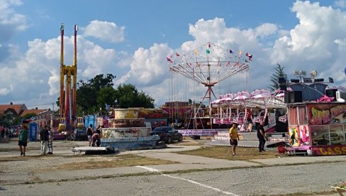 DEVOJČICA NASTRADALA U LUNA PARKU: Sa rolerkostera se otkačio vagon u kome se vozila