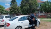 POLICIJA OBAVILA RAZGOVOR SA DEVOJKOM OSUMNJIČENOG: Traga se za unukom koji se sumnjiči za jezivi zločin u Zmajevu (FOTO/VIDEO)