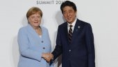 ANGELA MERKEL SE OPROSTILA OD ŠINZO ABEA: Duboko sam uznemirena i potresena užasnom vesti da je moj kolega podlegao povredama