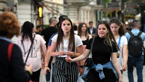 ДИЛЕМЕ ОКО ПОРОДИЧНЕ ПЕНЗИЈЕ: Да ли студент губи право на њу ако пређе на приватни факултет?