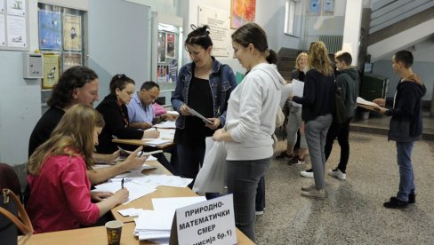 KOJE SU SREDNJE ŠKOLE BILE NAJTRAŽENIJE,  A GDE JE OSTALO SLOBODNIH MESTA: Analiza proteklog upisnog roka za male maturante