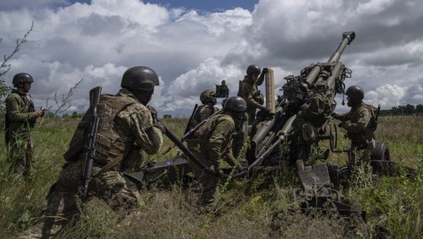 ПОГЛЕДАЈТЕ – СУСРЕТ АМЕРИЧКЕ ХАУБИЦЕ И РУСКЕ АРТИЉЕРИЈЕ: Упознавање на фронту у Украјини је било ватрено (ВИДЕО)