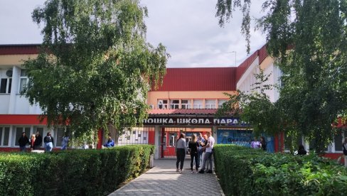 УПИС У ТЕХНОЛОШКУ ШКОЛУ У ПАРАЋИНУ: Попуњена оба фармацеутска смера УПИС У ТЕХНОЛОШКУ ШКОЛУ У ПАРАЋИНУ: Попуњена оба фармацеутска смера