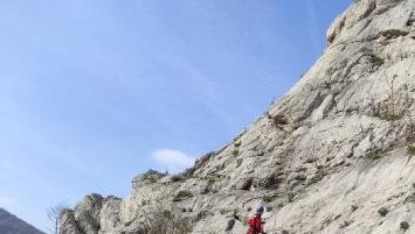 КОБНА ФОТОГРАФИЈА: Мушкарац правио селфи са девојком, након тога пао с литице и погинуо