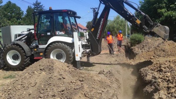 ЗАМЕНА СТАРИХ ЦЕВИ: Реконструкција водоводне мреже у делу насеља Шумица