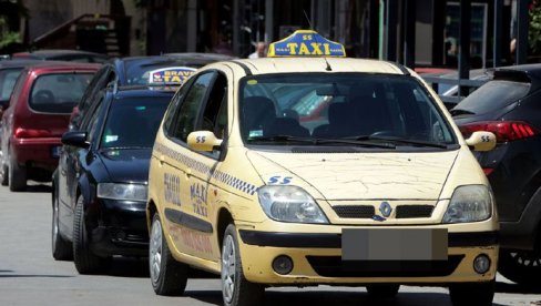 ПРЕТУКАО ТАКСИСТУ У СМЕДЕРЕВУ: Отео му телефон и побегао - полиција ухапсила осумњиченог ПРЕТУКАО ТАКСИСТУ У СМЕДЕРЕВУ: Отео му телефон и побегао - полиција ухапсила осумњиченог